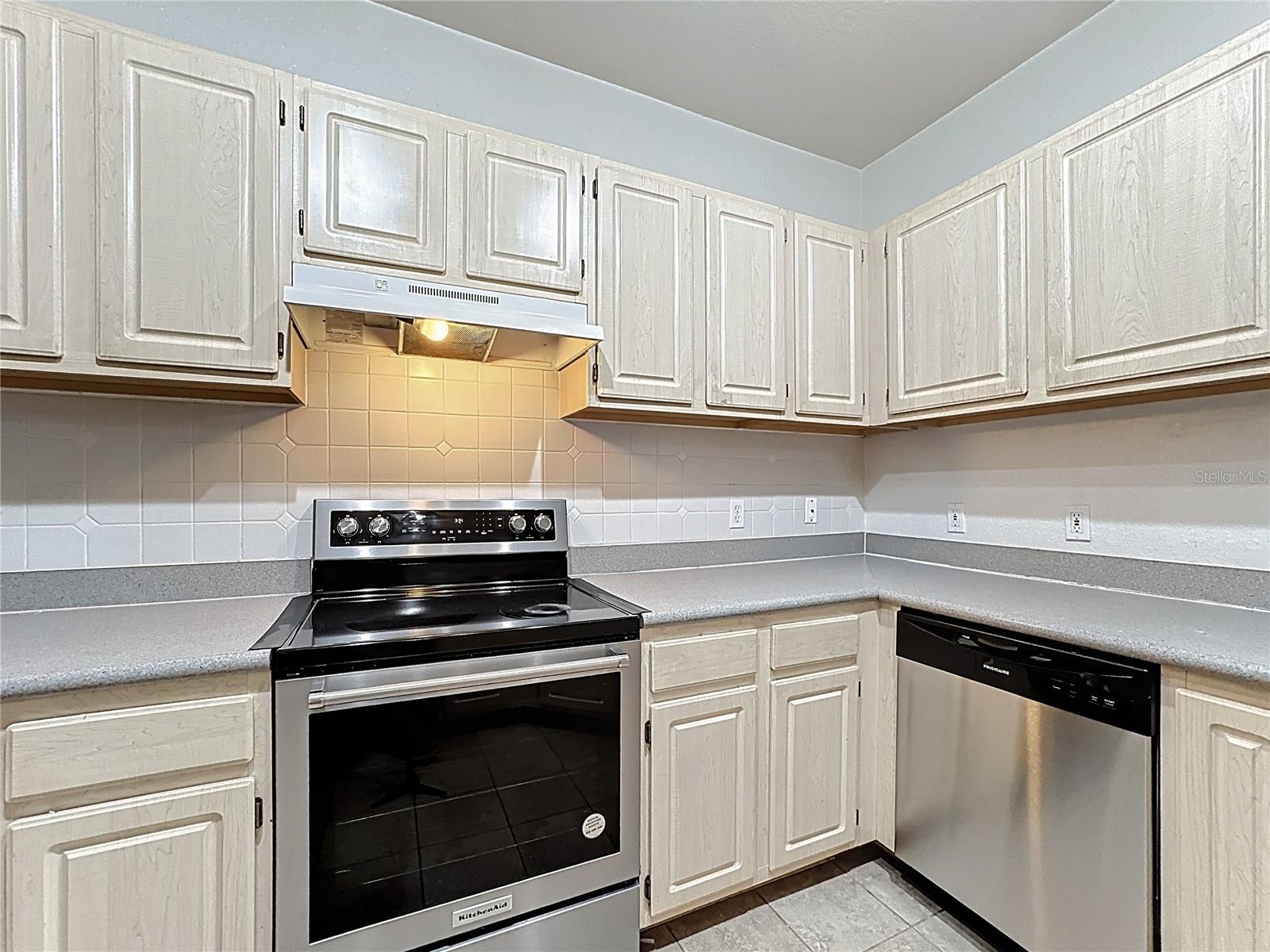 Image 10 of 32 For 3106 Legacy Lake Drive 3106