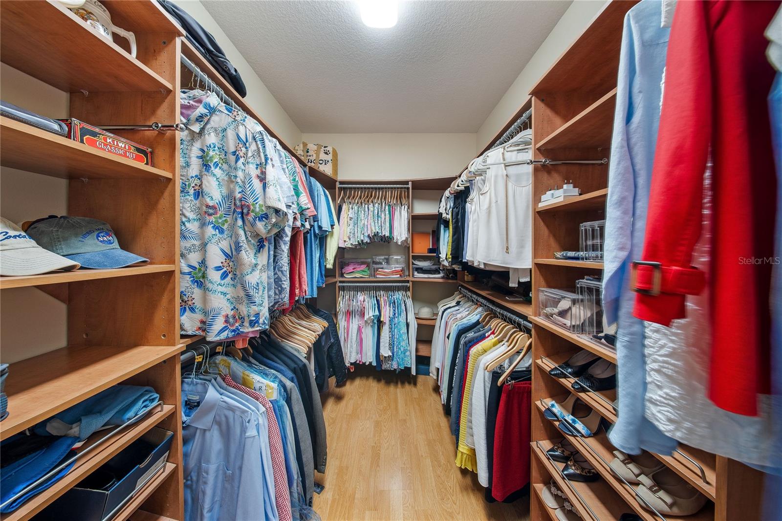 Image 20 of 59 For 676 Oak Hollow Way