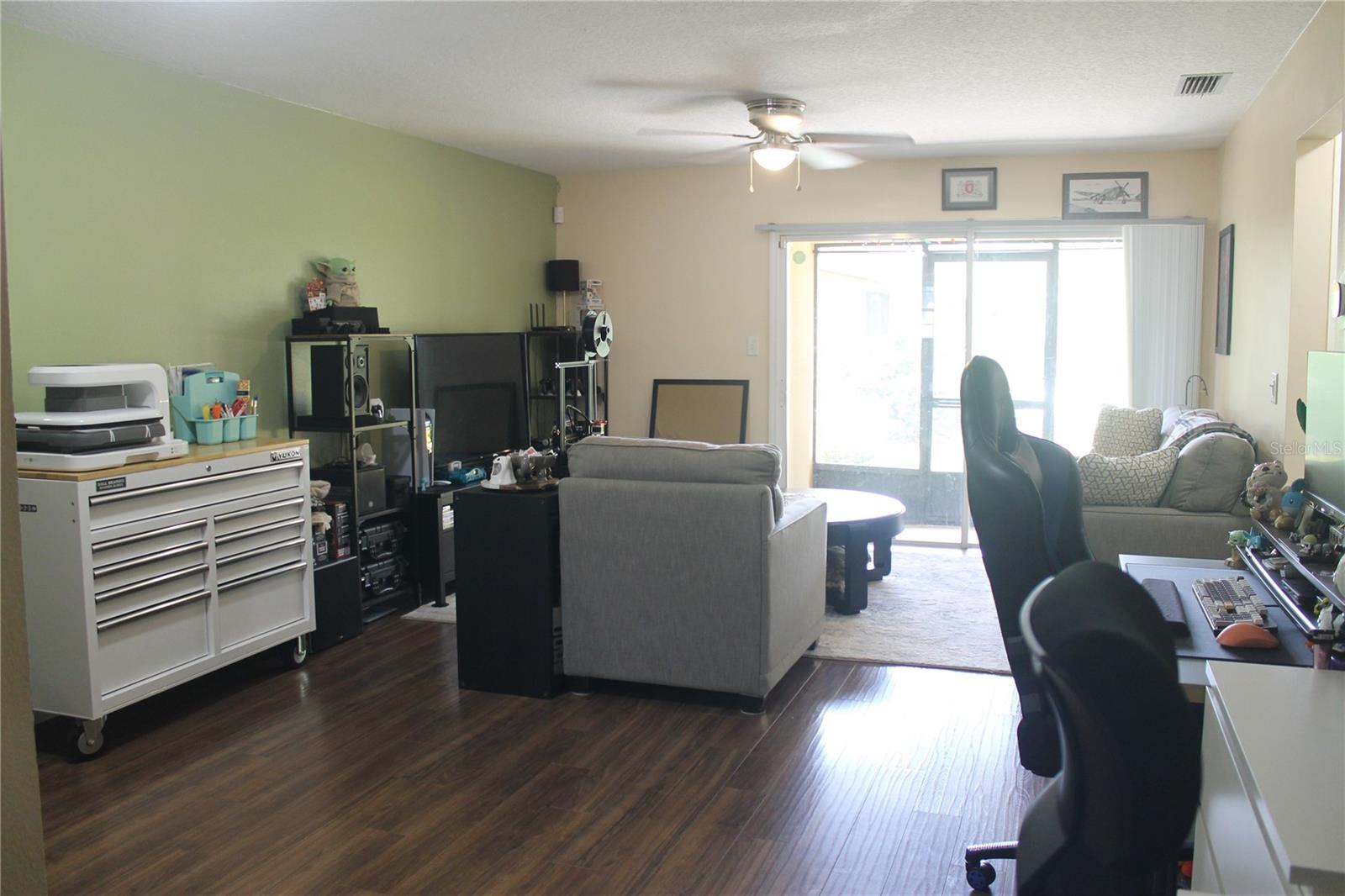 Image 4 of 22 For 4960 Tangerine Ave. Unit #4960  N-a