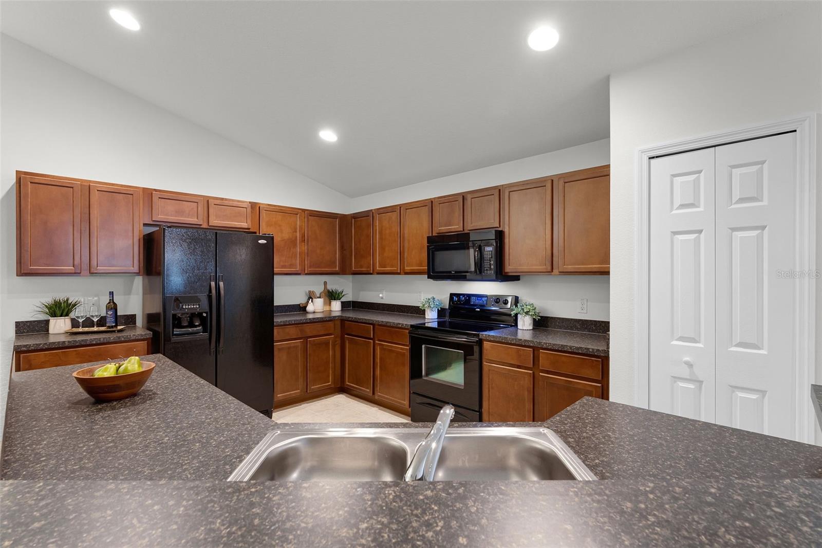 Image 11 of 74 For 9141 Oak Commons Way