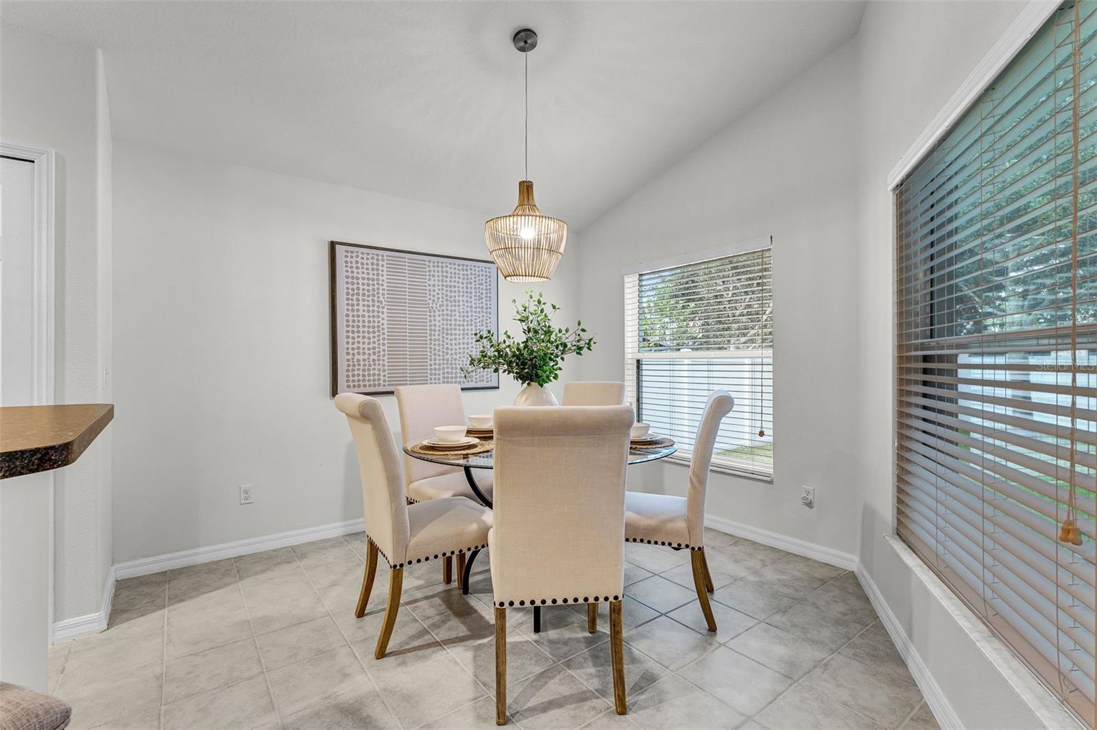 Image 15 of 74 For 9141 Oak Commons Way