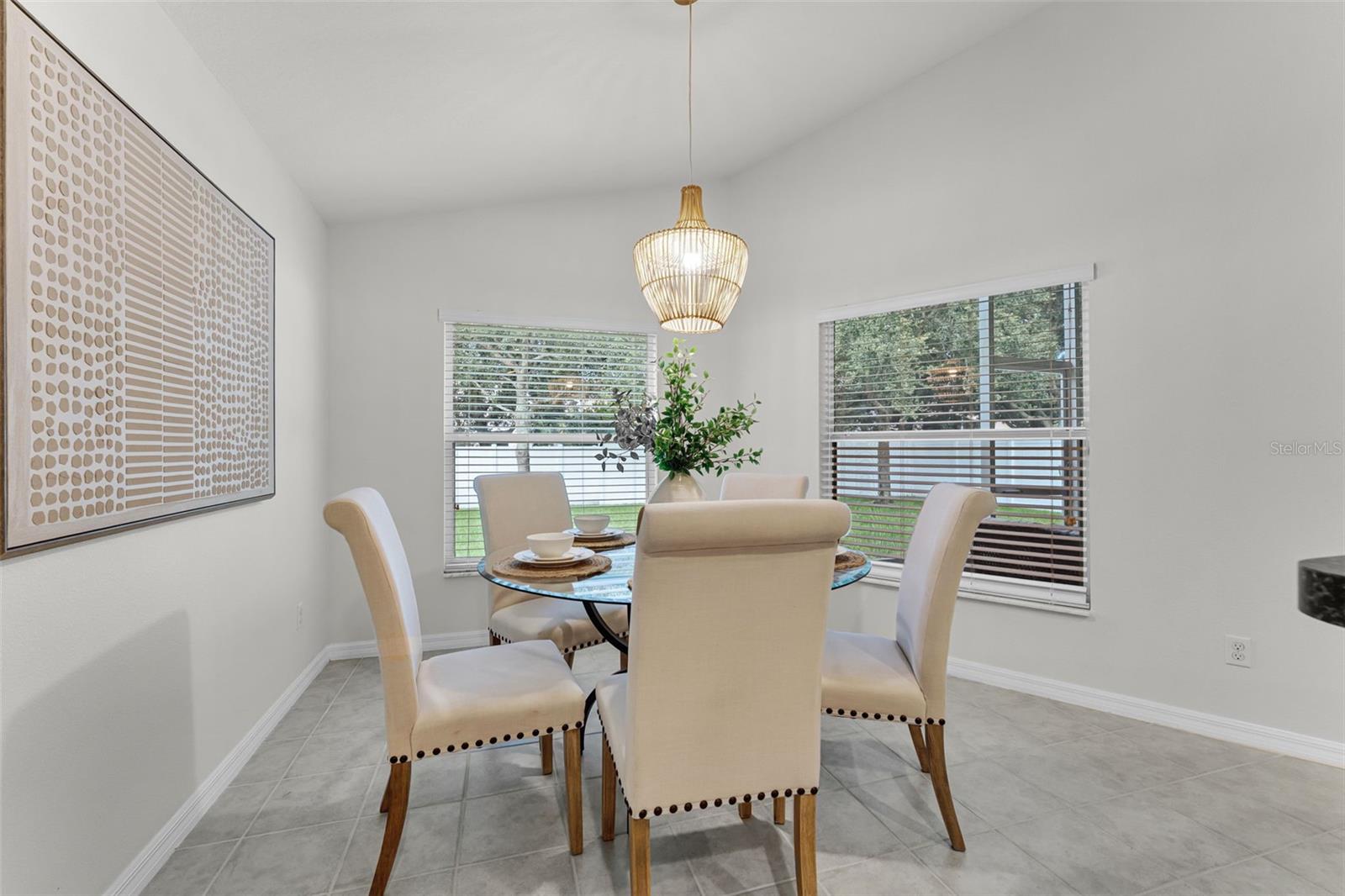 Image 17 of 74 For 9141 Oak Commons Way