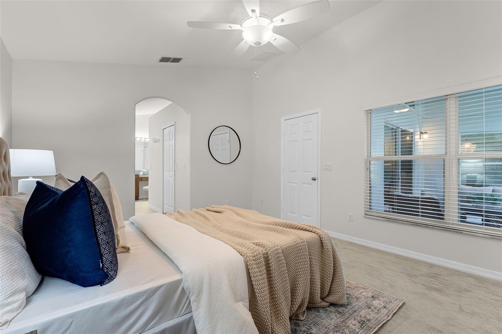 Image 22 of 74 For 9141 Oak Commons Way