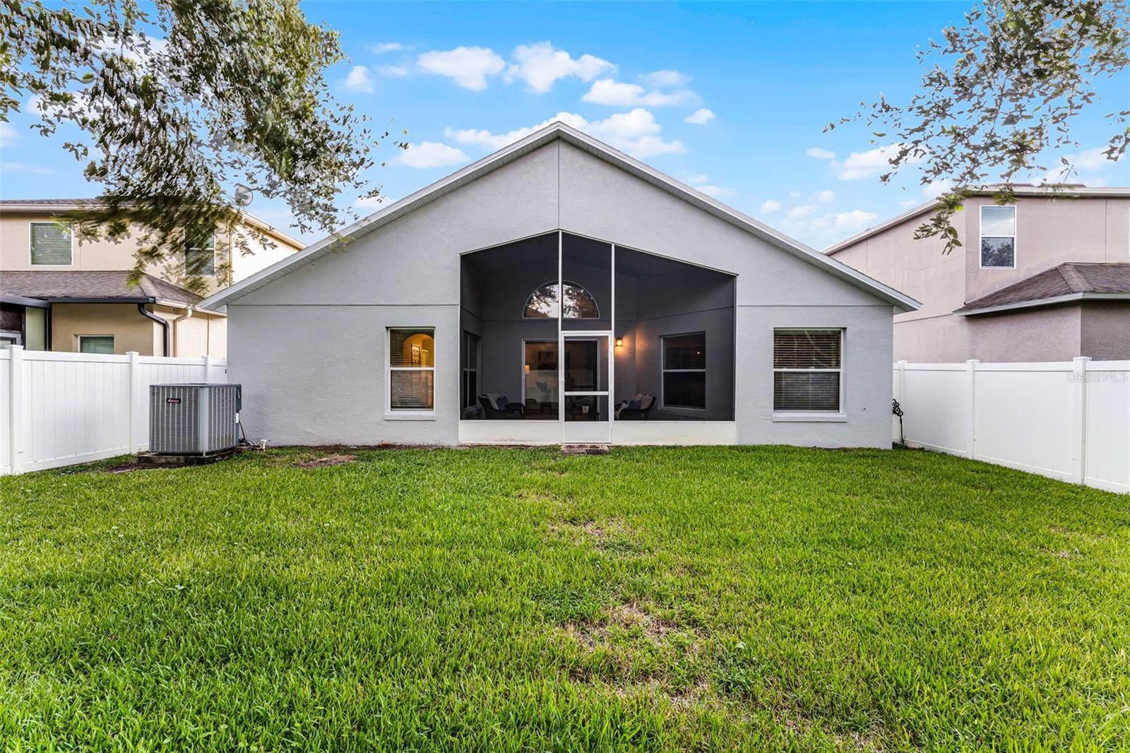 Image 40 of 74 For 9141 Oak Commons Way
