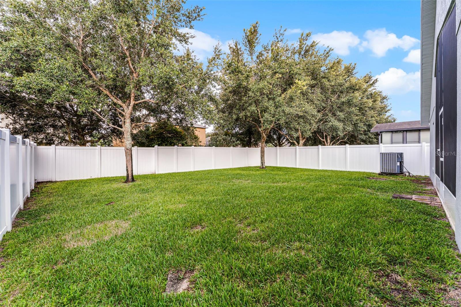Image 43 of 74 For 9141 Oak Commons Way