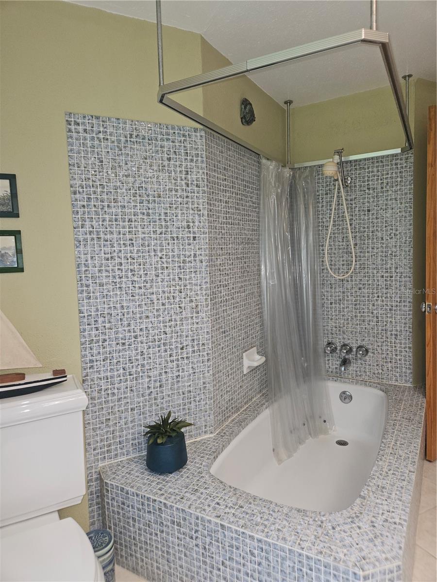 Image 26 of 46 For 1530 Oakhurst Drive