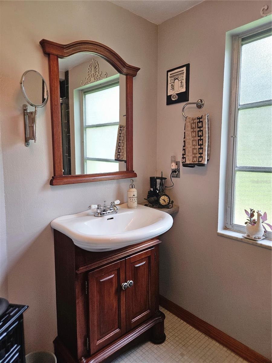 Image 32 of 46 For 1530 Oakhurst Drive