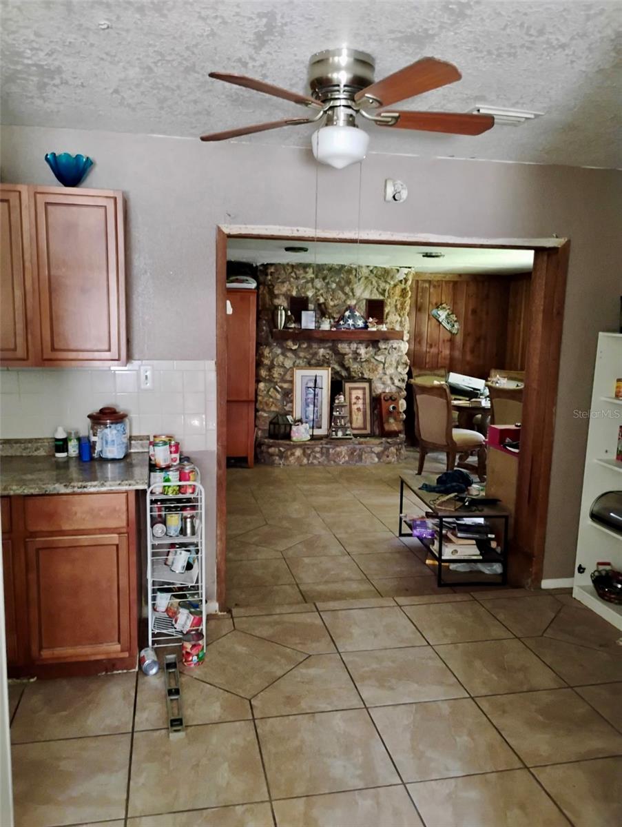 Image 7 of 18 For 708 Cindy Avenue