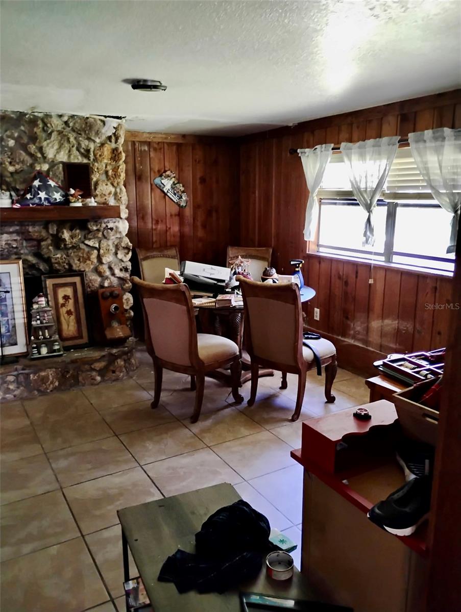 Image 8 of 18 For 708 Cindy Avenue