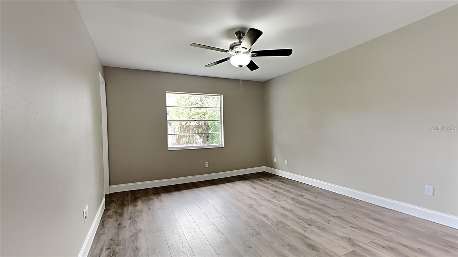 Image 4 of 5 For 1427 Benwick Way