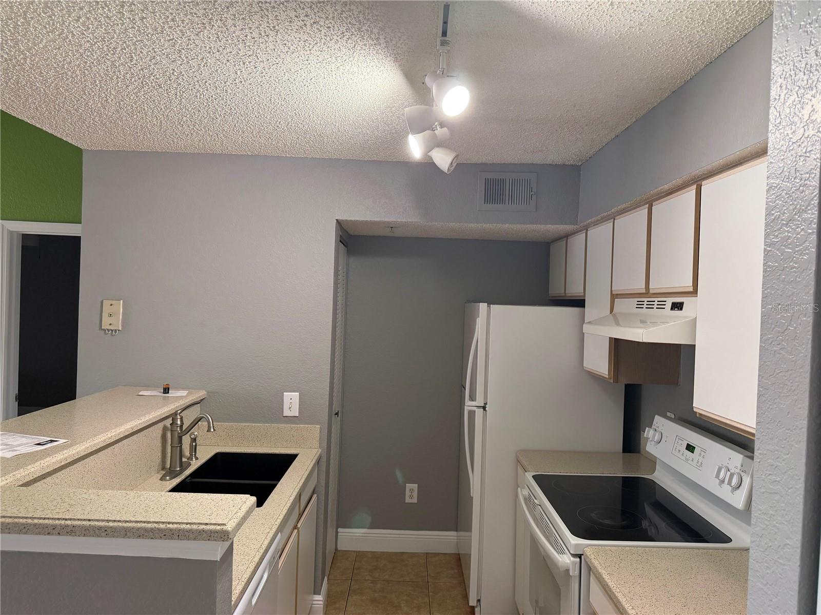 Image 5 of 12 For 2217 Grand Cayman Court 1233
