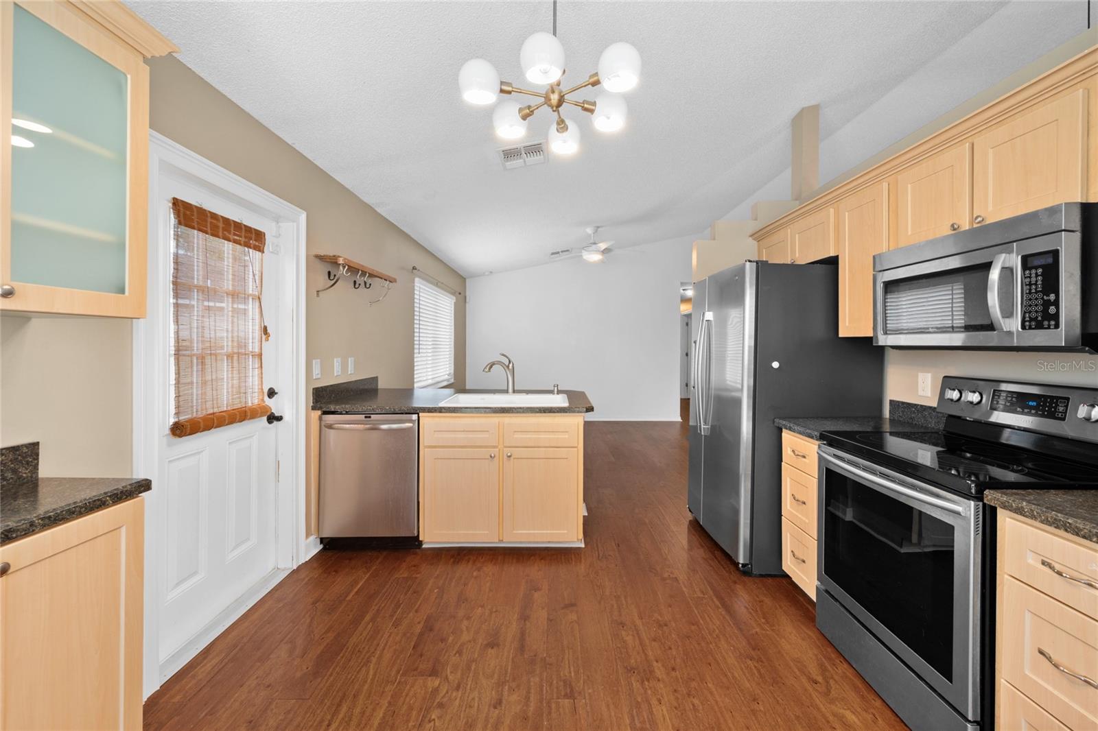 Image 10 of 46 For 1070 Mckinnon Avenue