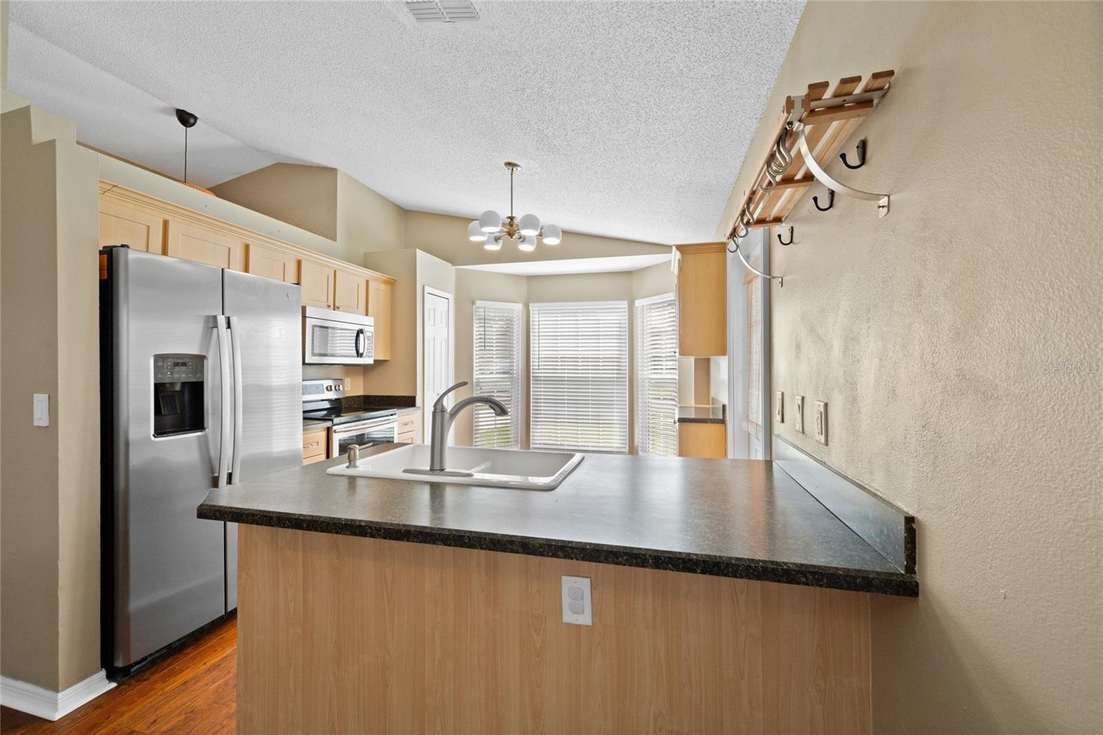 Image 11 of 46 For 1070 Mckinnon Avenue