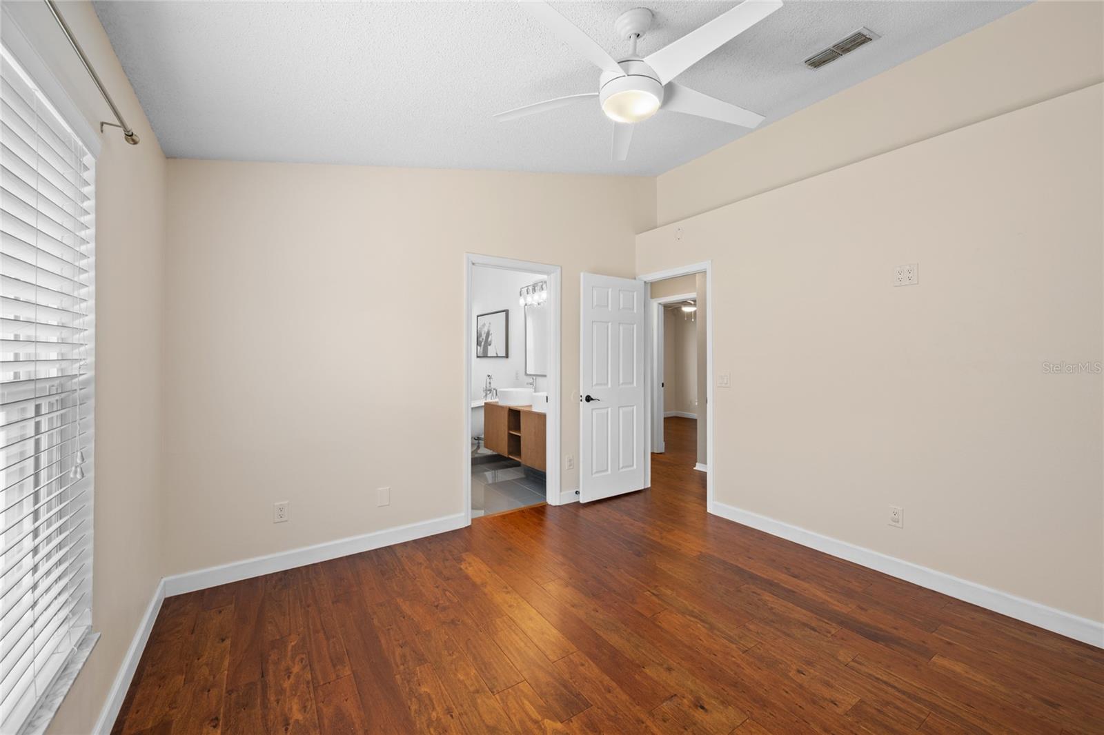 Image 14 of 46 For 1070 Mckinnon Avenue