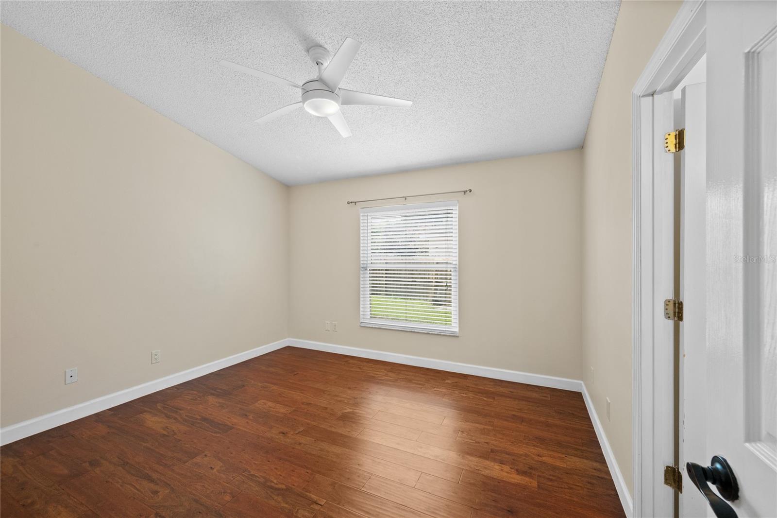 Image 16 of 46 For 1070 Mckinnon Avenue