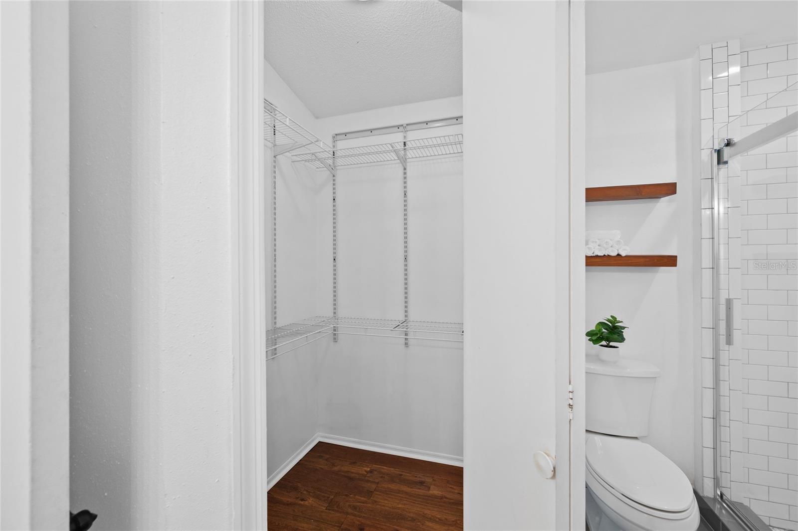 Image 20 of 46 For 1070 Mckinnon Avenue