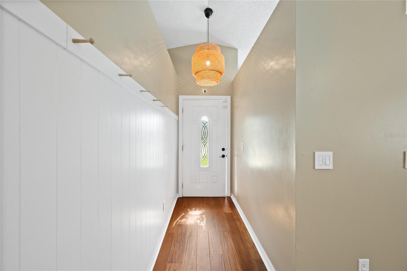 Image 6 of 46 For 1070 Mckinnon Avenue