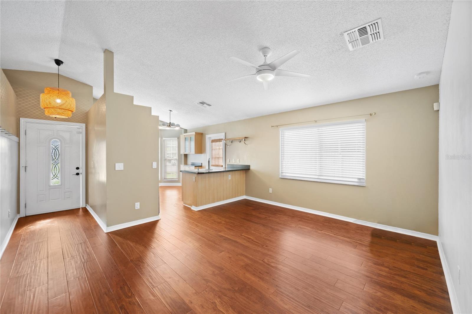 Image 7 of 46 For 1070 Mckinnon Avenue