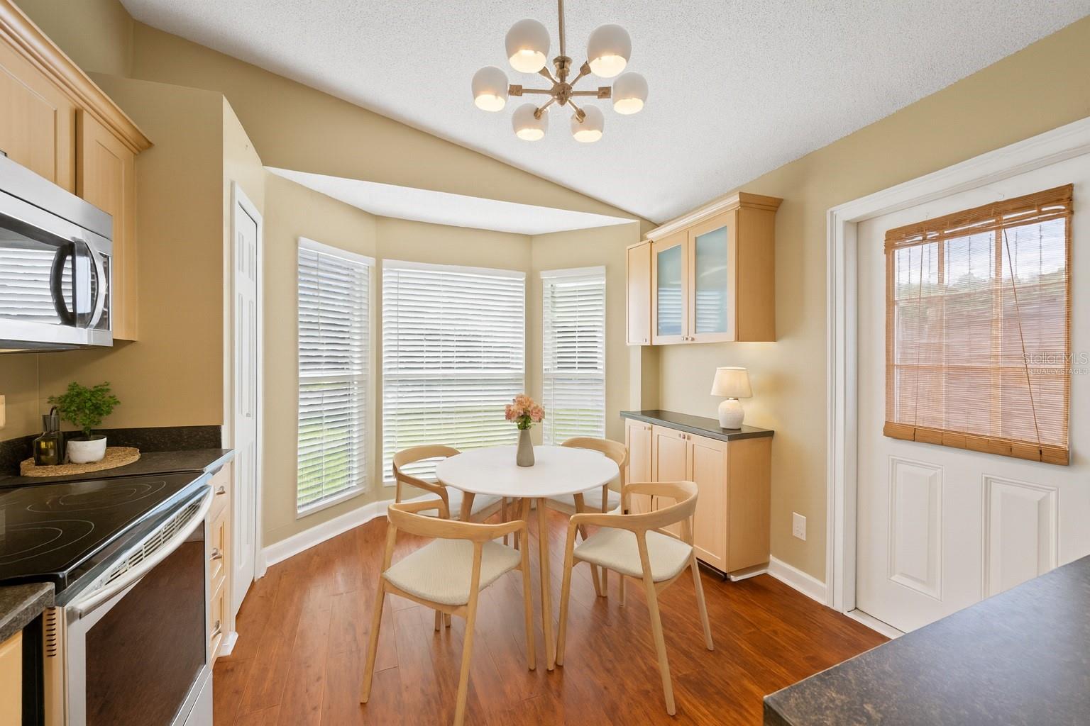 Image 8 of 46 For 1070 Mckinnon Avenue