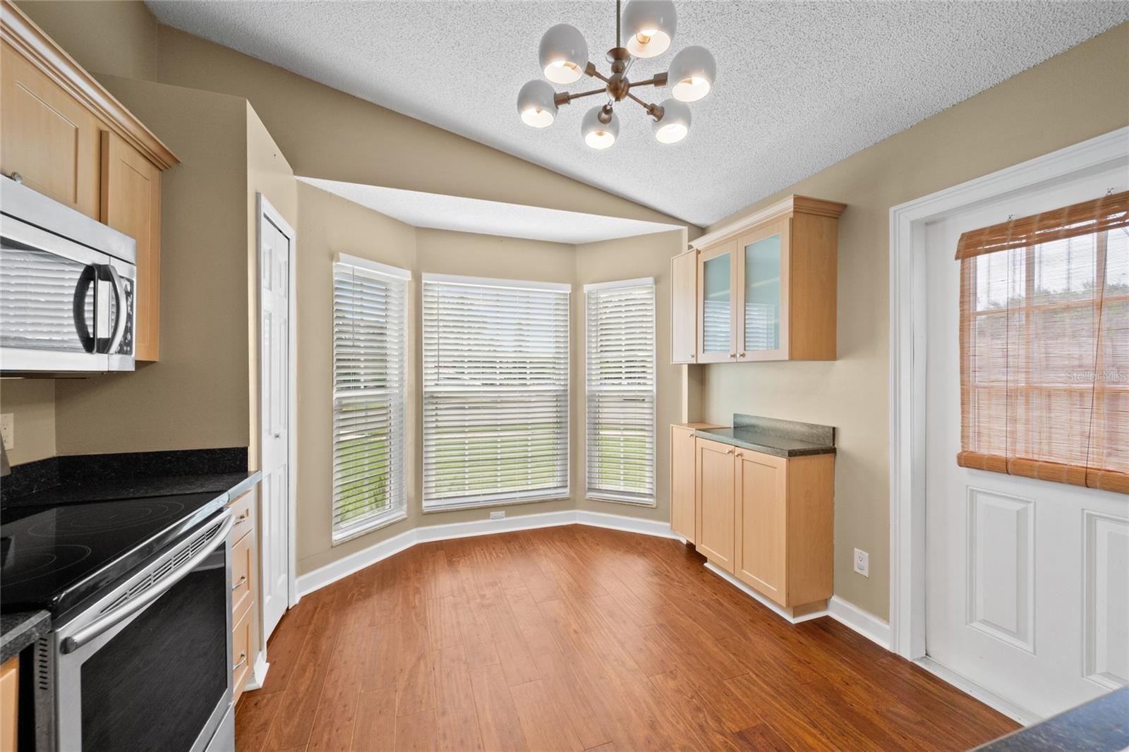 Image 9 of 46 For 1070 Mckinnon Avenue