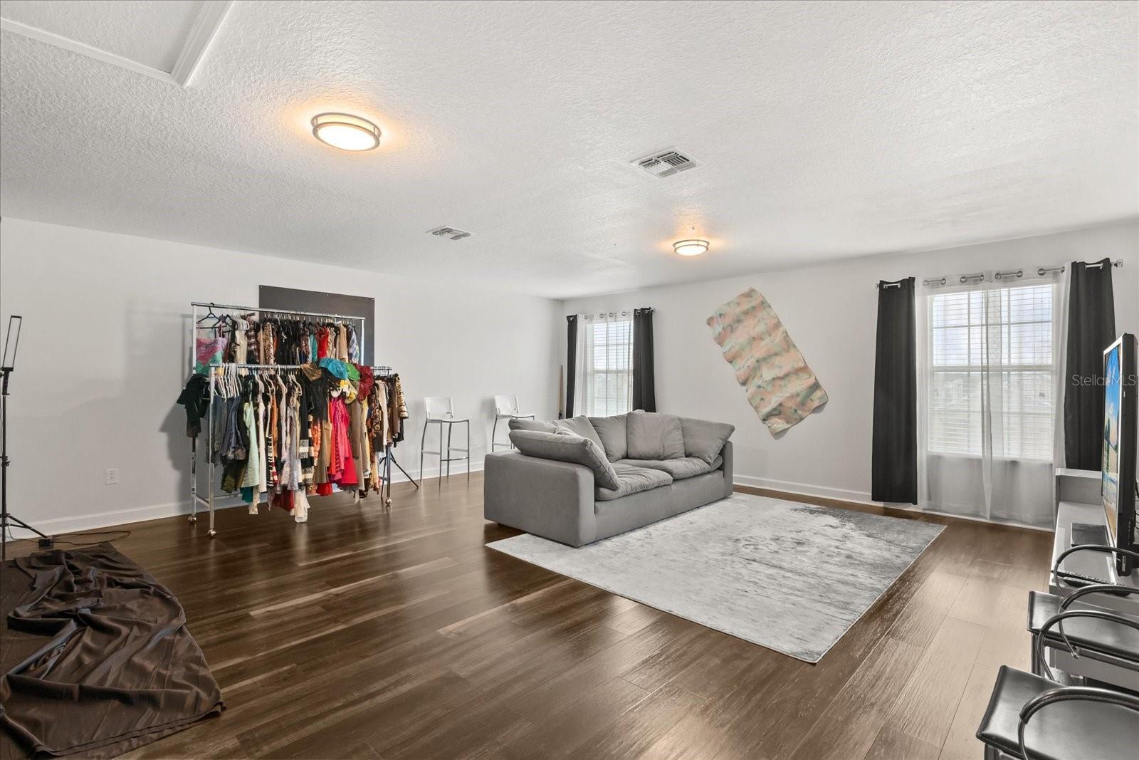 Image 8 of 43 For 3046 Youngford Street