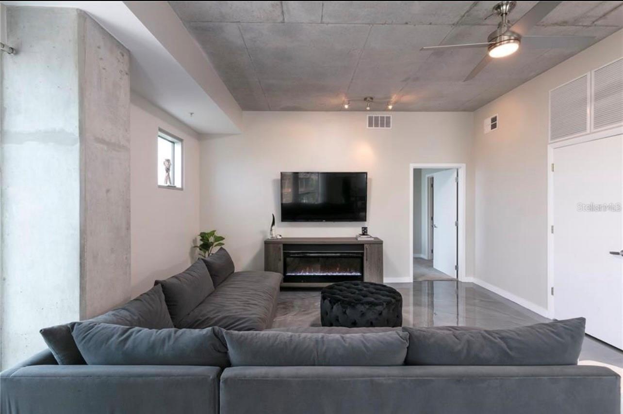 Image 8 of 48 For 525 Jackson Street 401