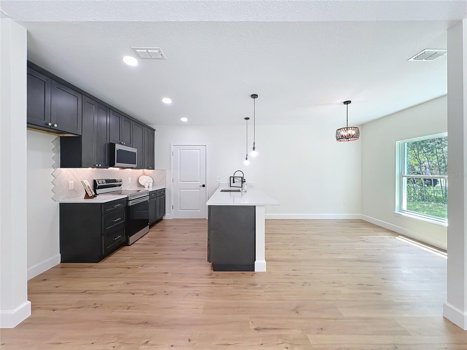 Image 14 of 42 For 610 Camellia Court