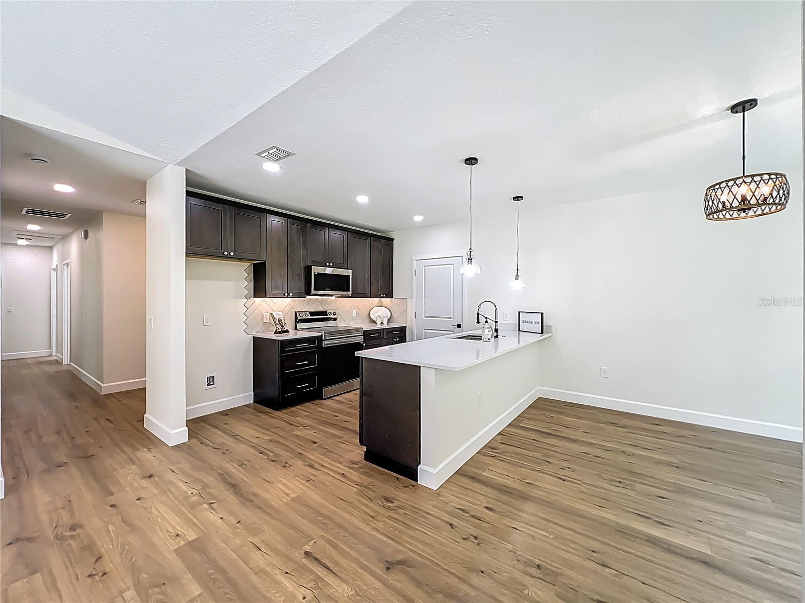 Image 15 of 42 For 610 Camellia Court