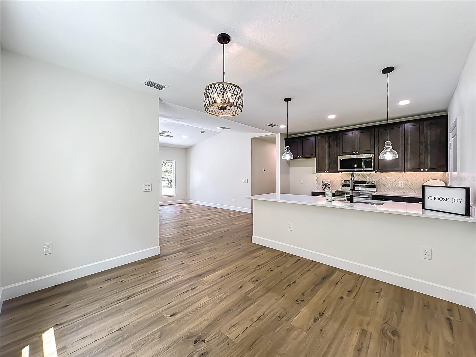 Image 18 of 42 For 610 Camellia Court