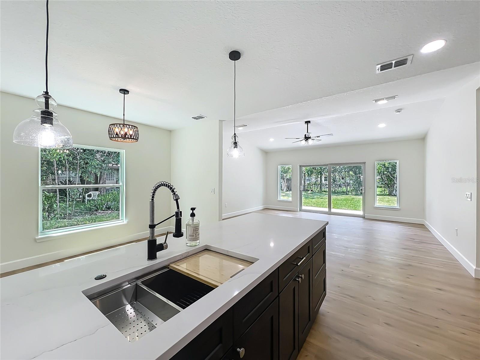 Image 19 of 42 For 610 Camellia Court