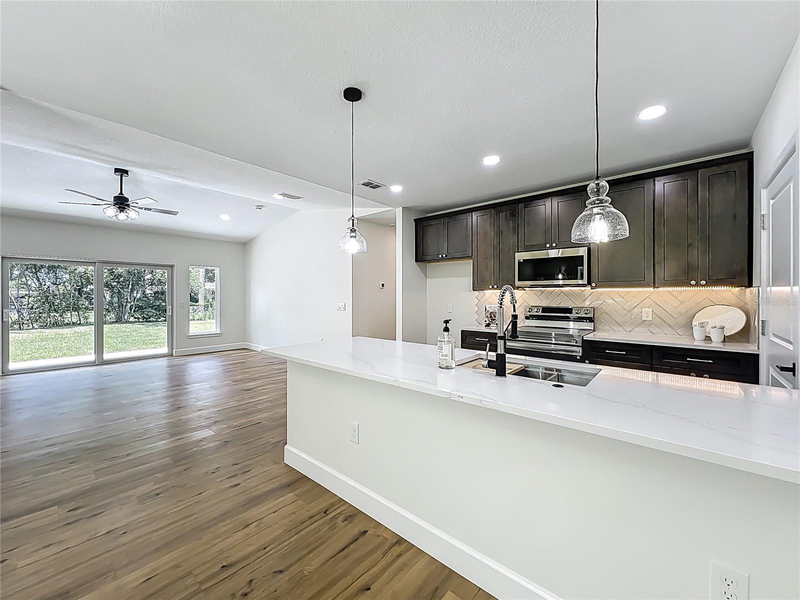 Image 20 of 42 For 610 Camellia Court