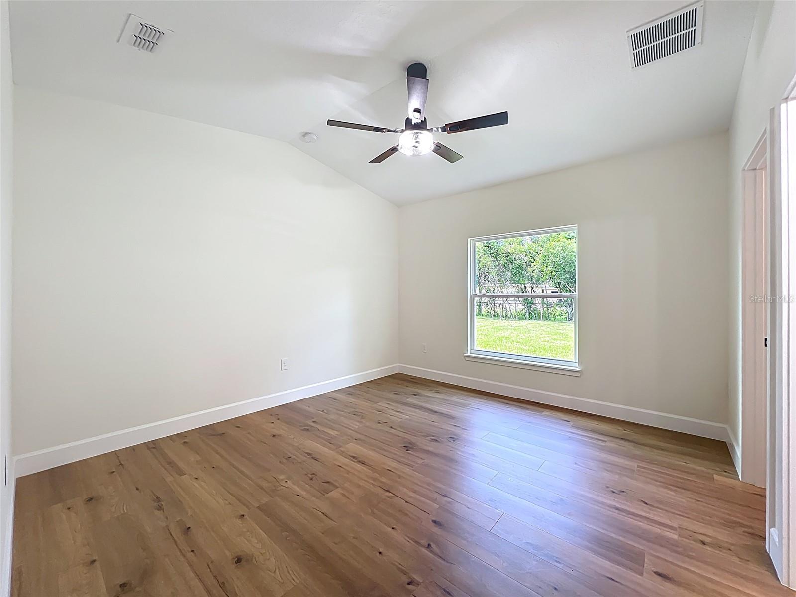 Image 23 of 42 For 610 Camellia Court