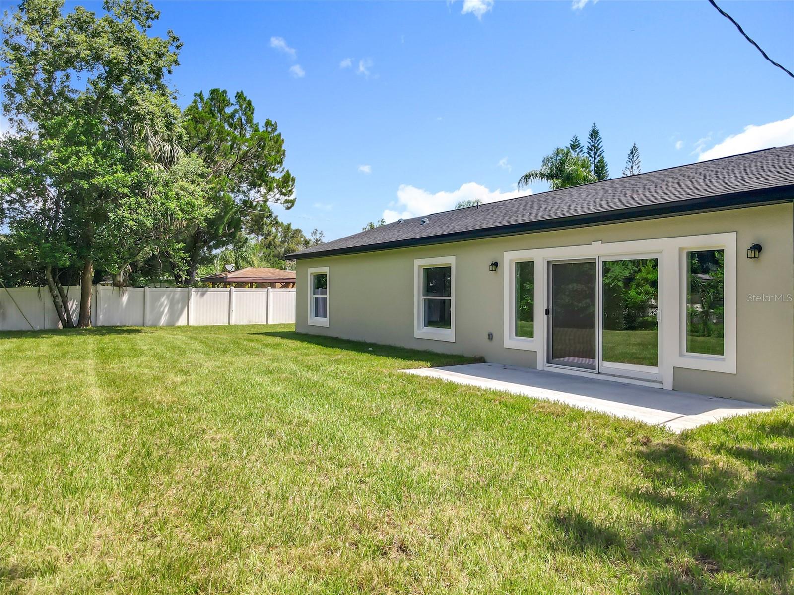 Image 32 of 42 For 610 Camellia Court