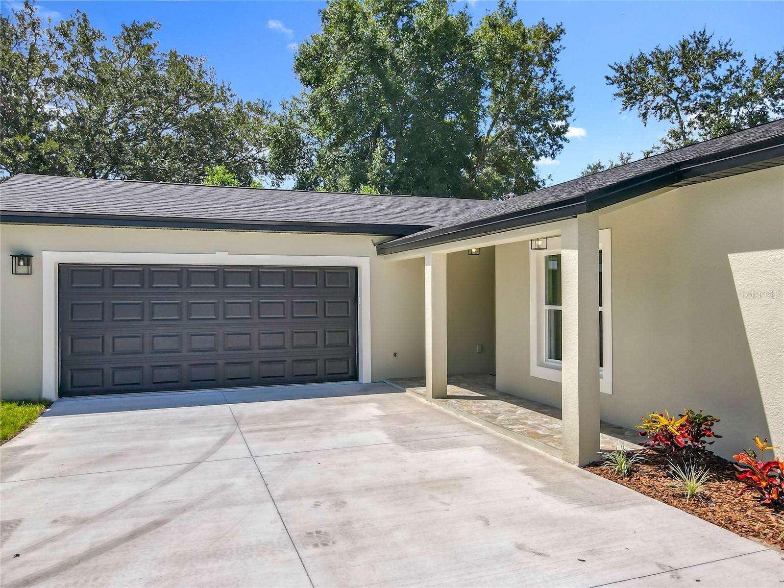 Image 4 of 42 For 610 Camellia Court