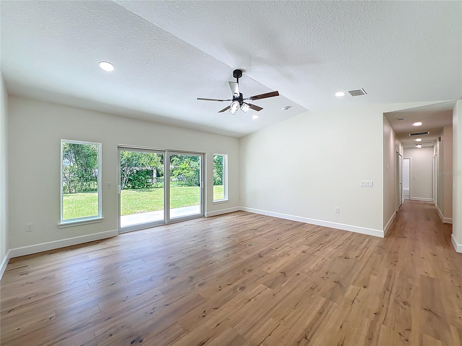 Image 9 of 42 For 610 Camellia Court