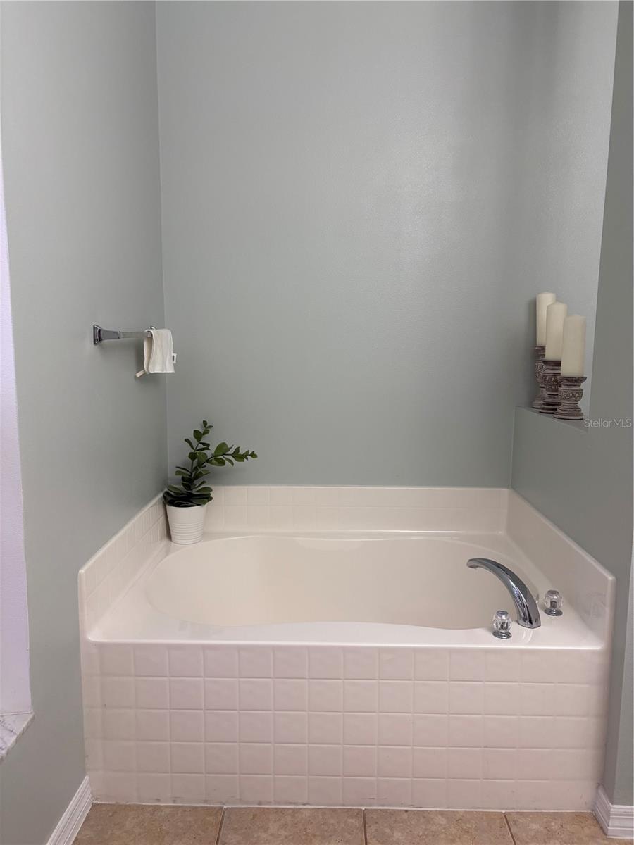 Image 4 of 6 For 5610 Forest Ridge Drive