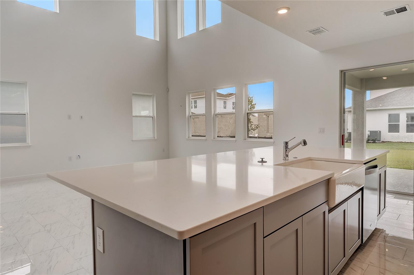 Image 17 of 59 For 18964 Rawson Street