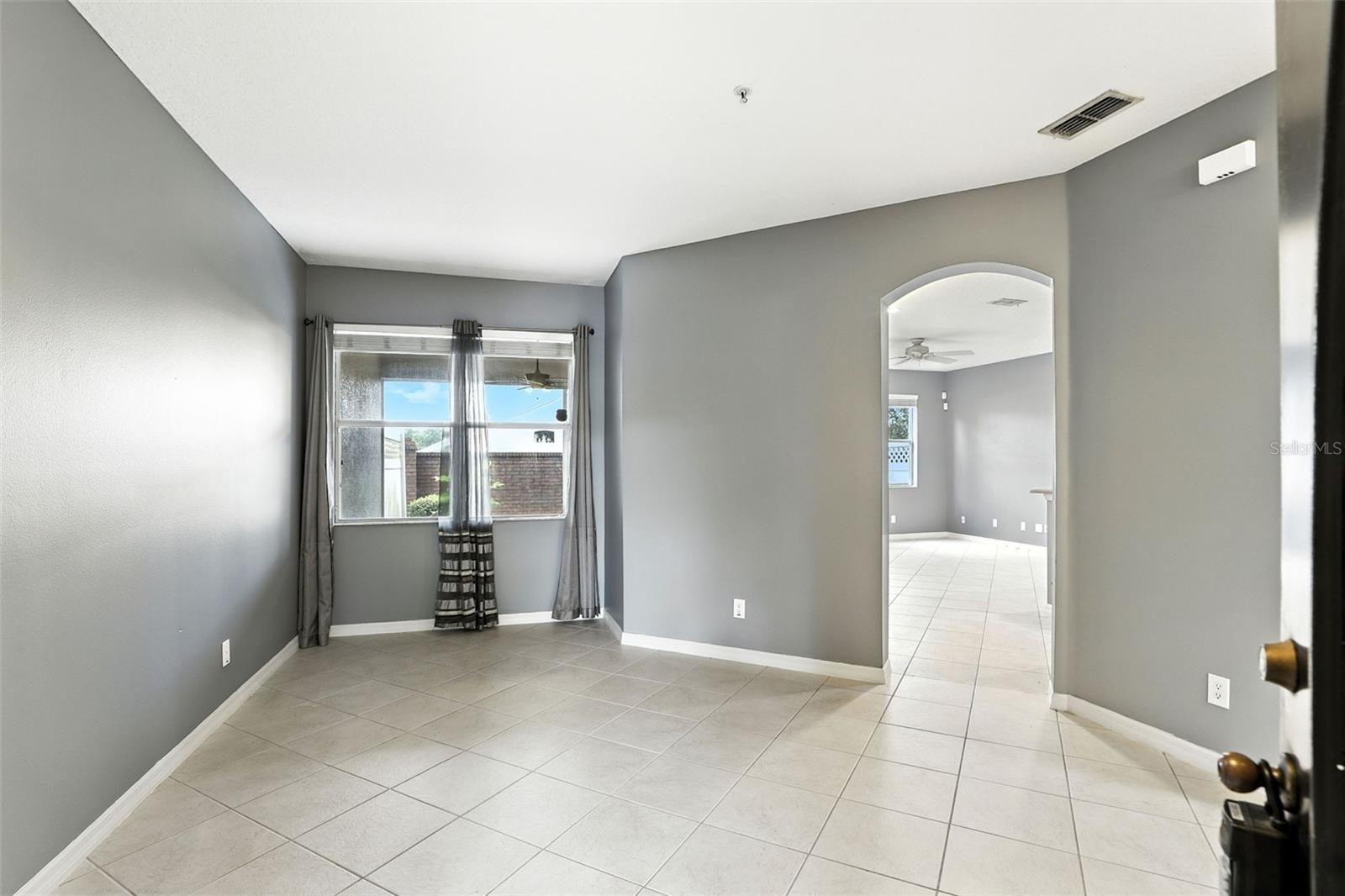Image 5 of 38 For 585 Cruz Bay Circle