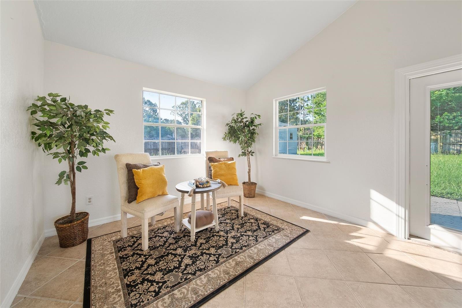 Image 17 of 20 For 211 Valencia Road