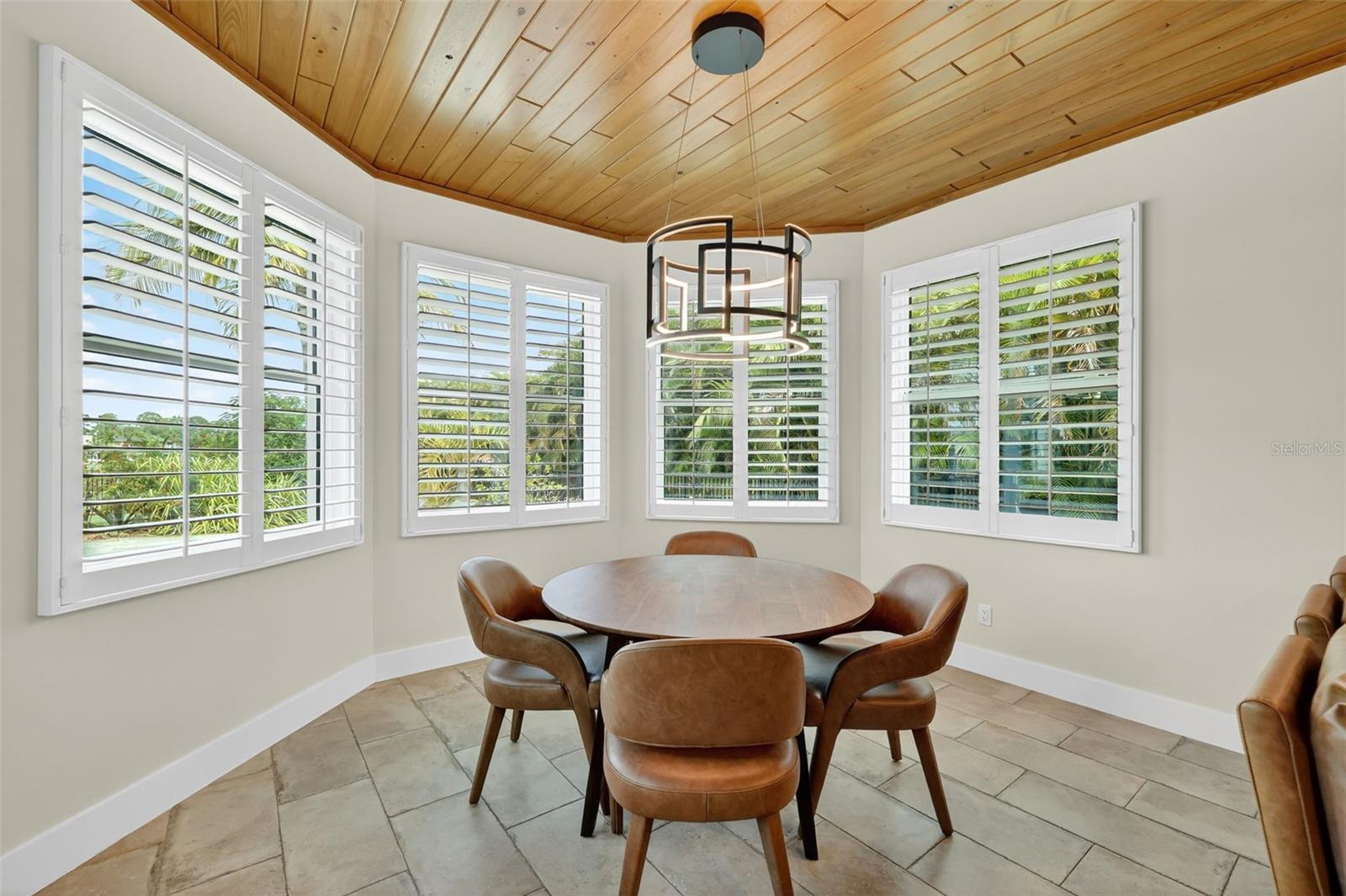 Image 12 of 52 For 2461 North Lookout Boulevard