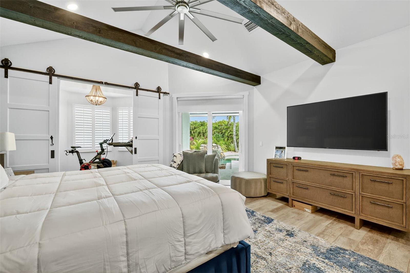 Image 16 of 52 For 2461 North Lookout Boulevard