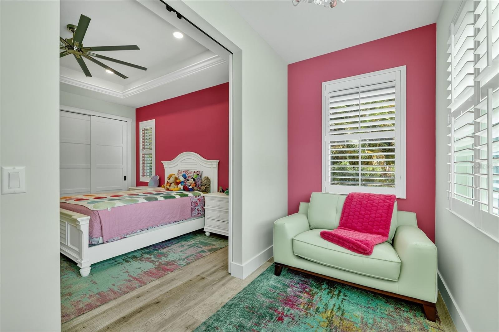 Image 21 of 52 For 2461 North Lookout Boulevard