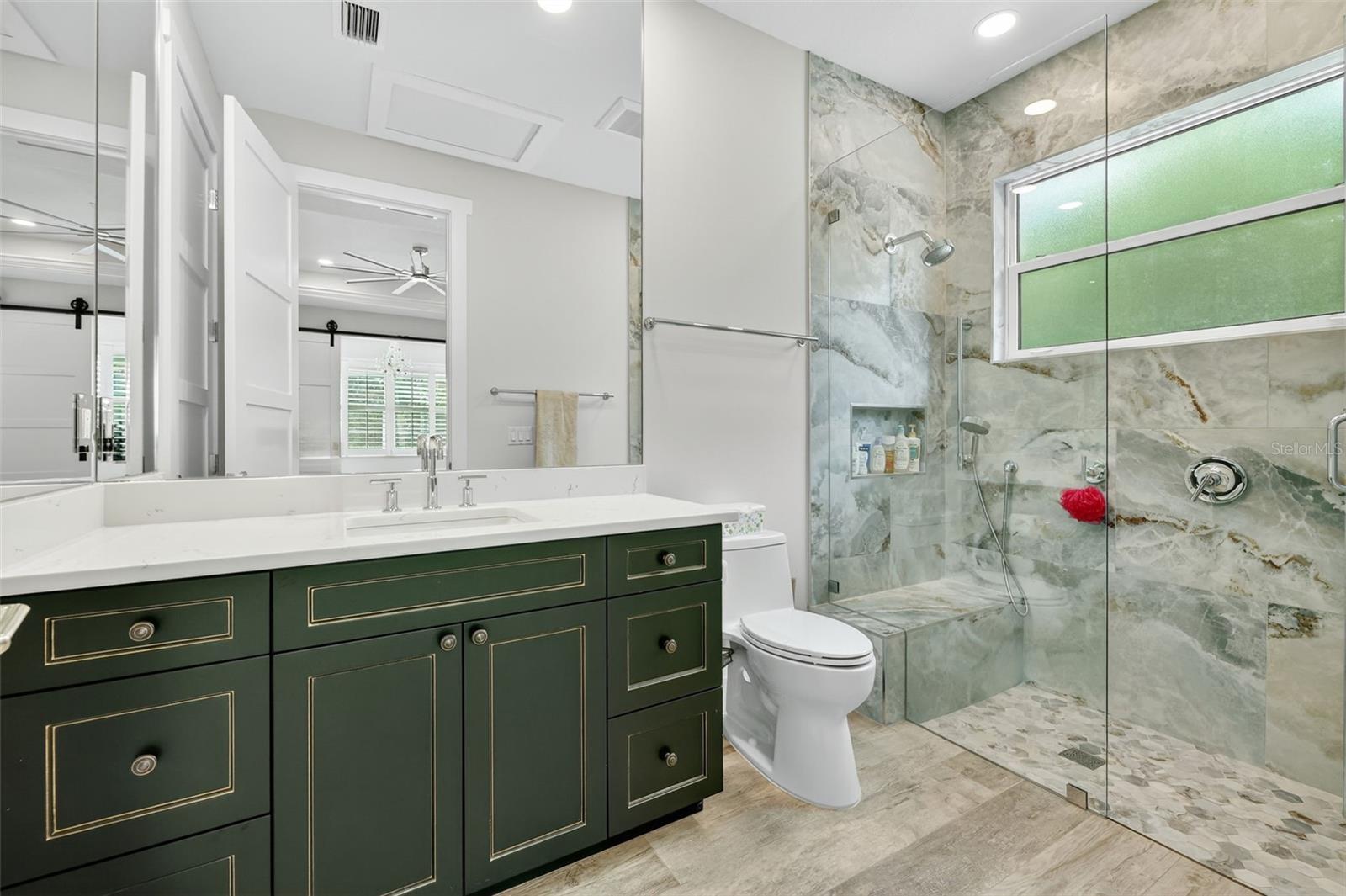 Image 23 of 52 For 2461 North Lookout Boulevard