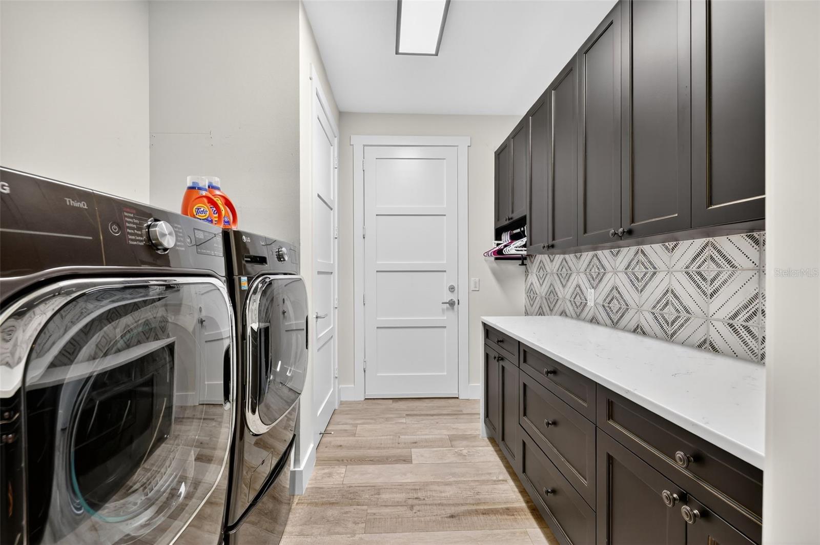 Image 24 of 52 For 2461 North Lookout Boulevard