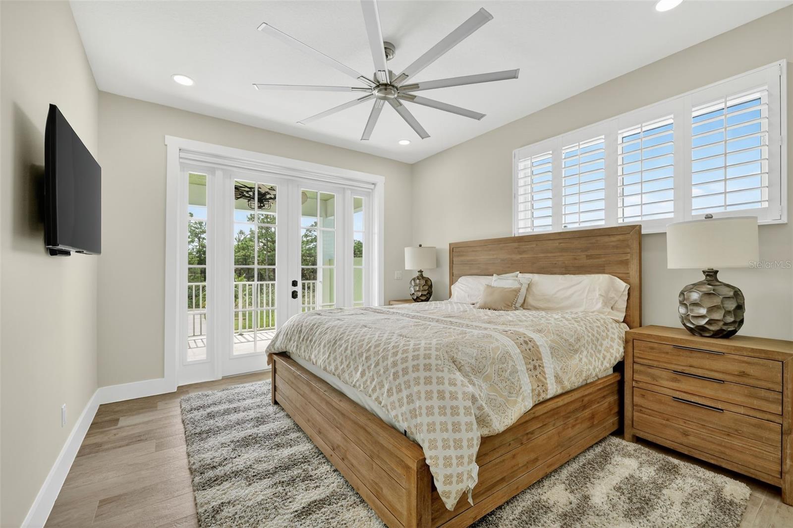 Image 25 of 52 For 2461 North Lookout Boulevard