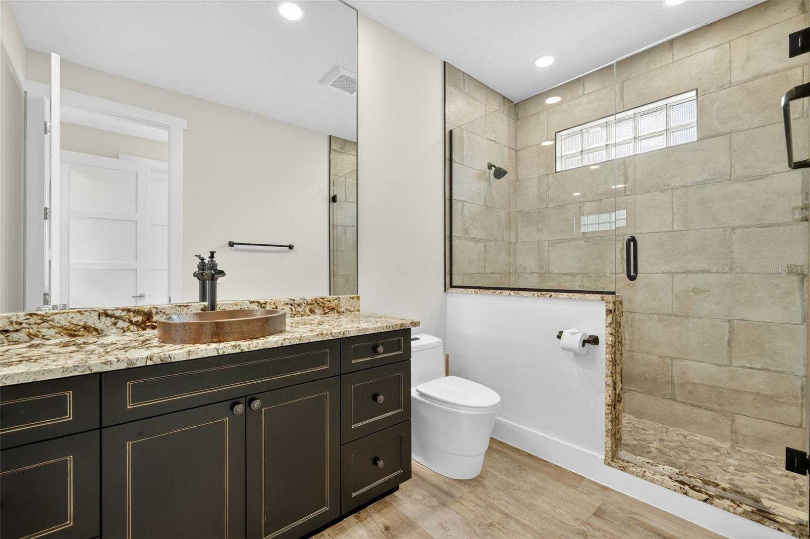 Image 27 of 52 For 2461 North Lookout Boulevard