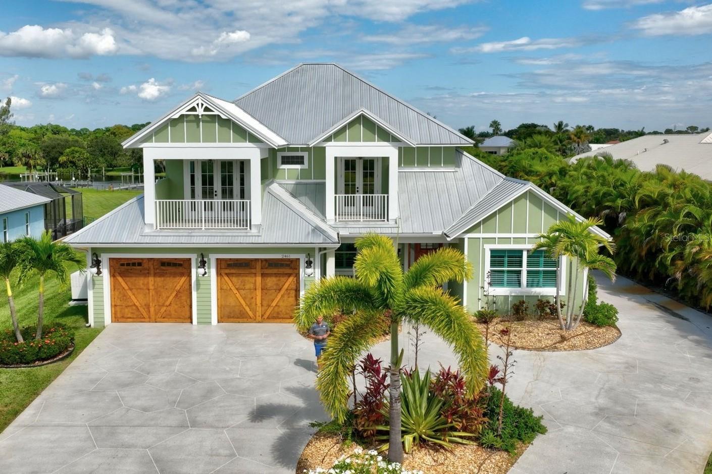 Image 3 of 52 For 2461 North Lookout Boulevard