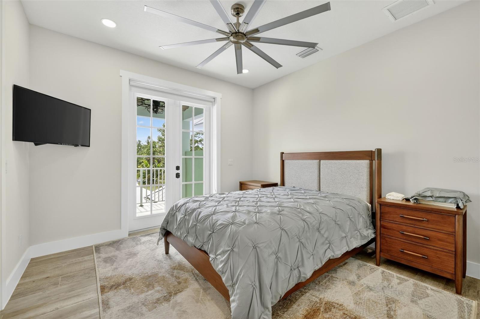 Image 30 of 52 For 2461 North Lookout Boulevard