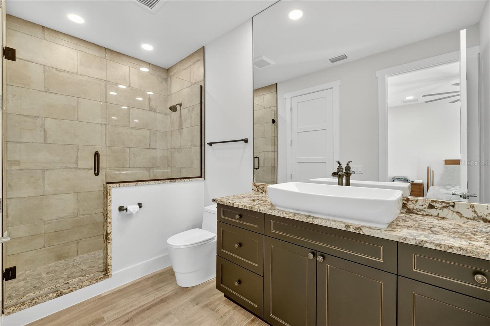 Image 33 of 52 For 2461 North Lookout Boulevard