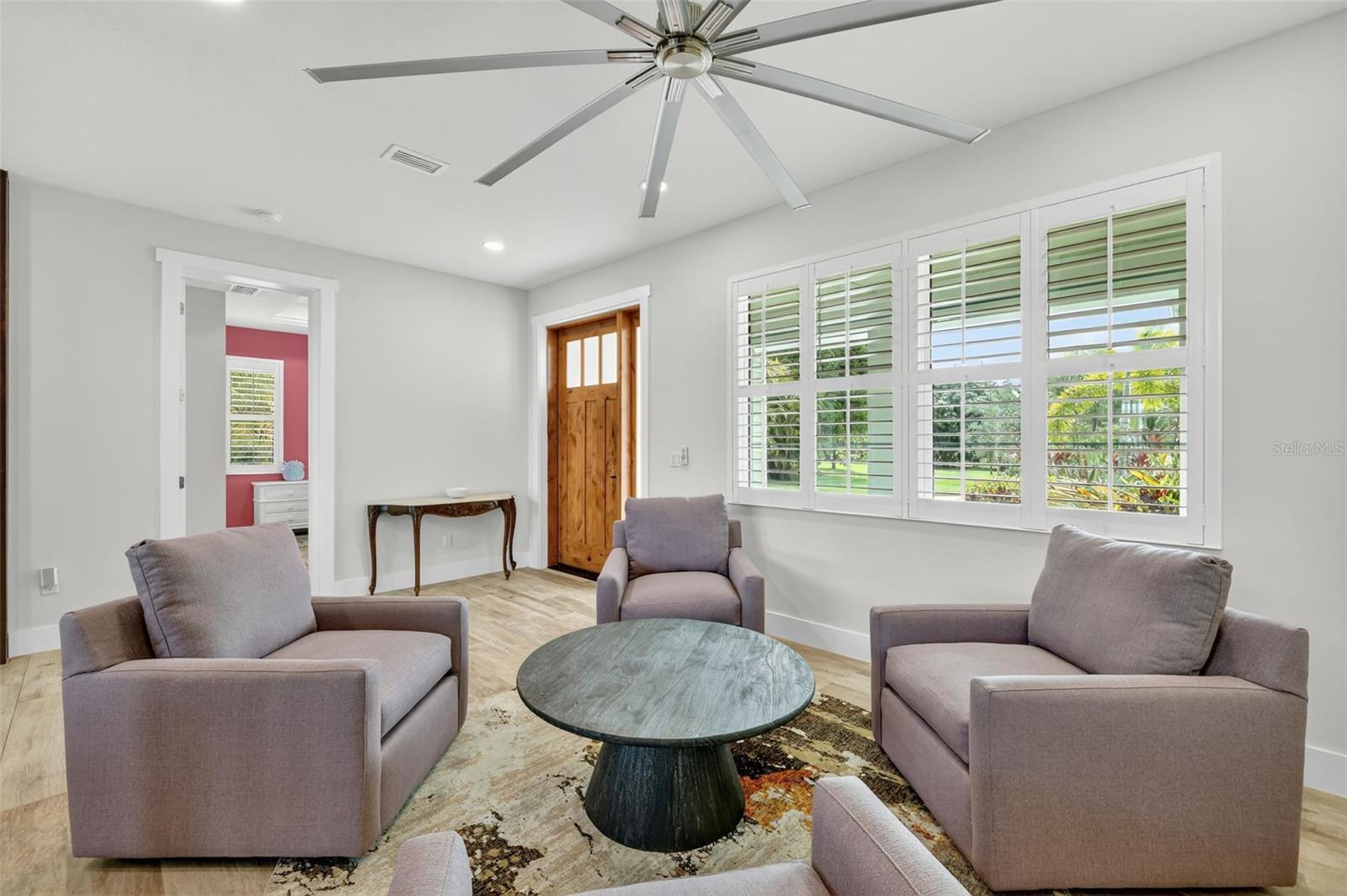 Image 4 of 52 For 2461 North Lookout Boulevard